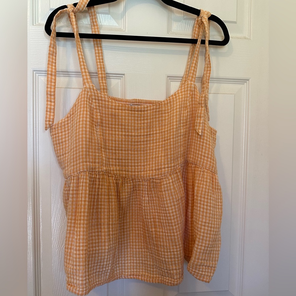 Tie shoulder top